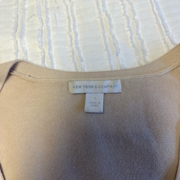 SHORTSLEEVE BUTTON UP - Picture 2 of 4